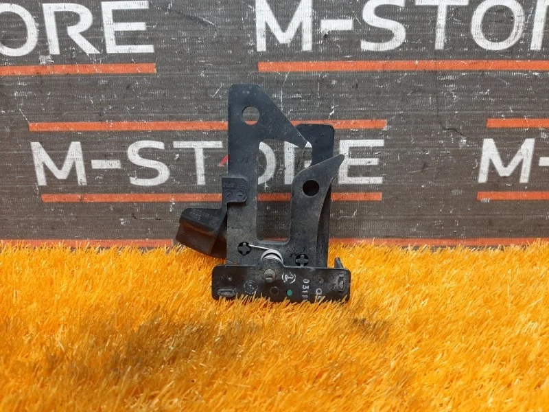 Замок капота Mercedes-Benz C-Class 2011 A2048800064 W204 271.860