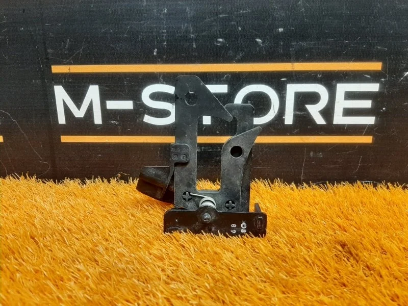 Замок капота Mercedes-Benz C-Class 2009 A2048800064 W204 271.950