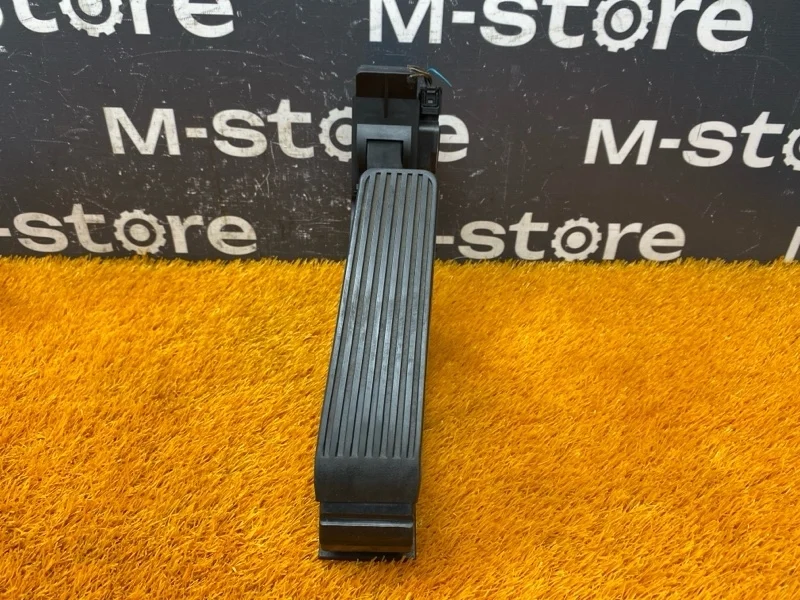 Педаль газа Mercedes-Benz S-Class 2002 A2203000104 W220 112.972