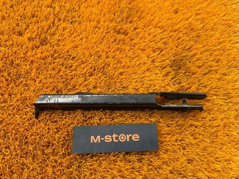 Крепление бампера Mercedes-Benz C-Class 2006 A2038801214 W203 271.940, переднее правое