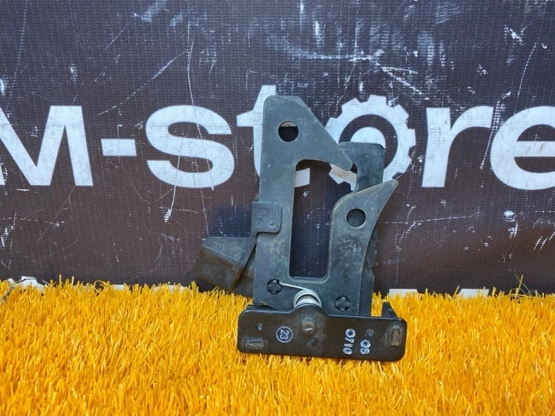 Замок капота Mercedes-Benz C-Class 2010 A2048800064 W204 271.860