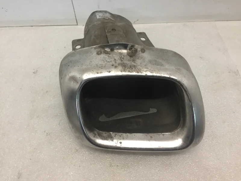 Насадка на глушитель Mercedes-Benz GLA-klasse 2013-2020 A1564900227 X156, задняя правая