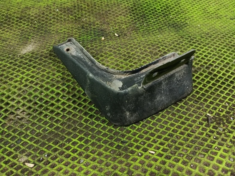 Брызговик задний левый Hyundai Solaris 1 2011 868411R200 ХЭТЧБЕК G4FC