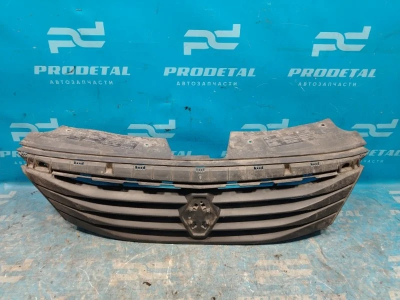 Решетка радиатора Renault Logan 2009-2016