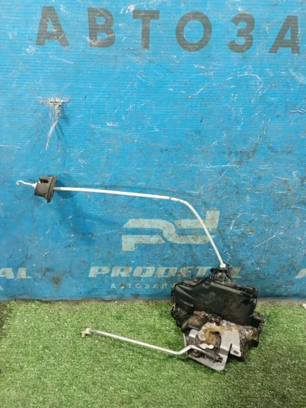 Замок двери передний правый Volkswagen Passat B5