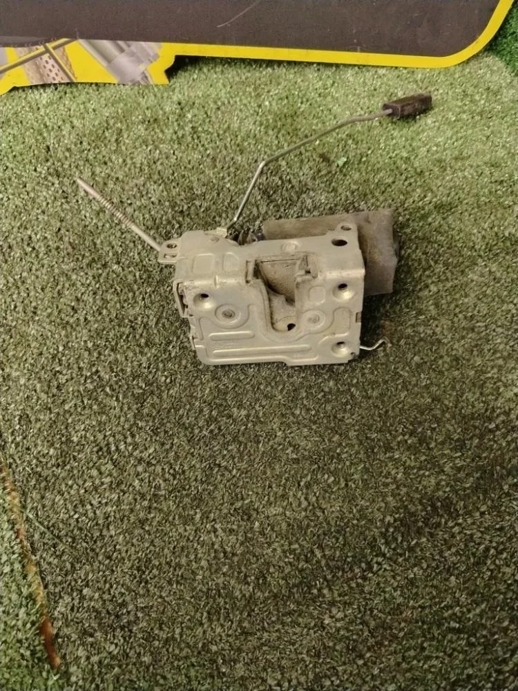 Замок двери Renault Logan 2009 8200928450 L90 K7M710, передний левый