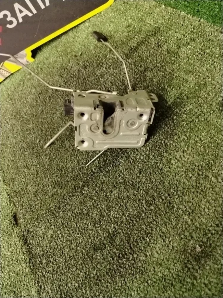 Замок двери Renault Logan 2009 8200928448 L90 K7M710, передний правый