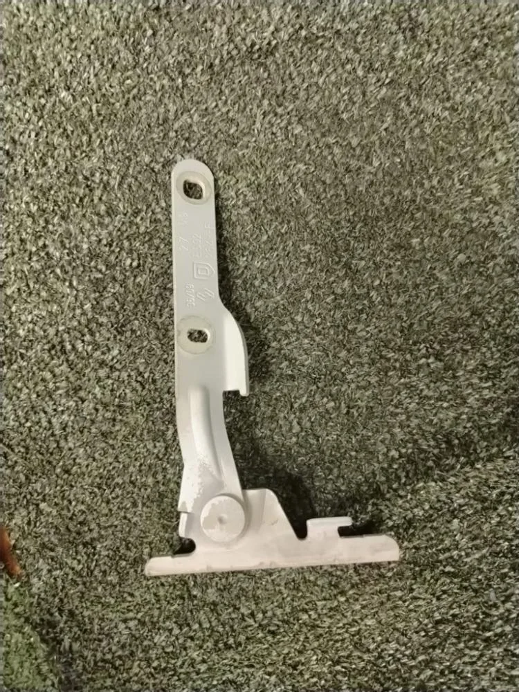 Петля капота Renault Logan 2009 6001546876 L90 K7M710, правая