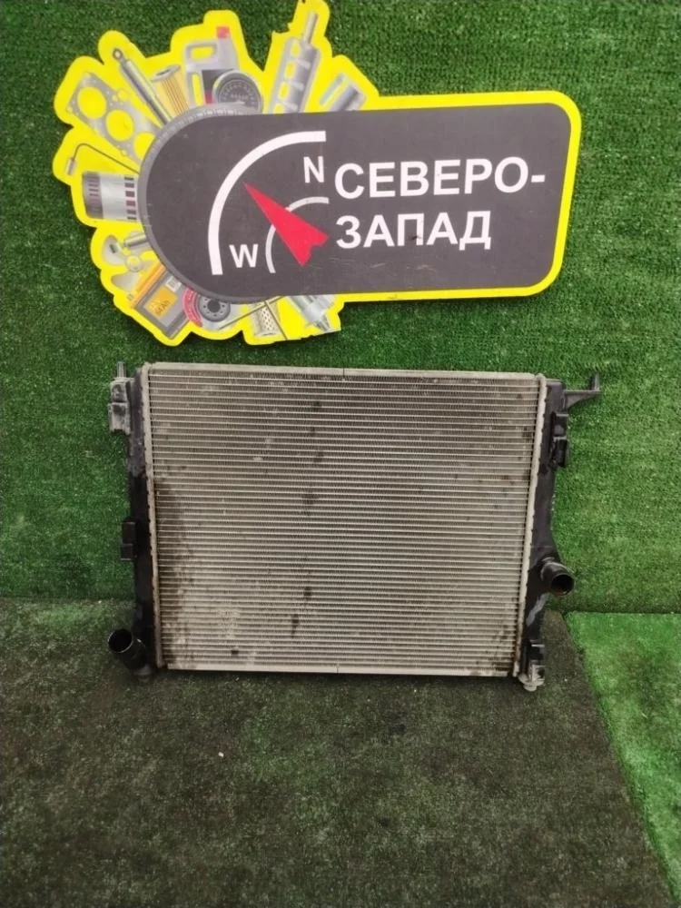 Радиатор охлаждения двс Renault Logan 2009 8200735038 L90 K7M710
