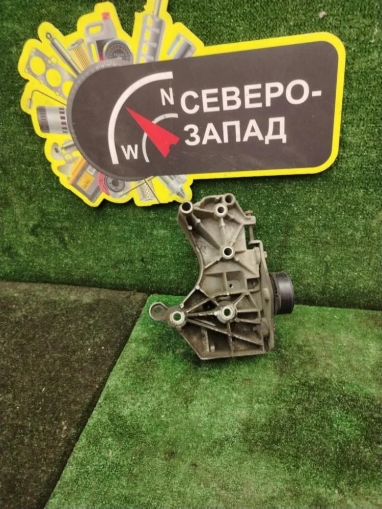 Кронштейн генератора Renault Logan 2009 7700273712 L90 K7M710