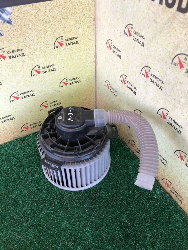 Моторчик печки Mazda 3 2011 BBP261B10 BL Z6