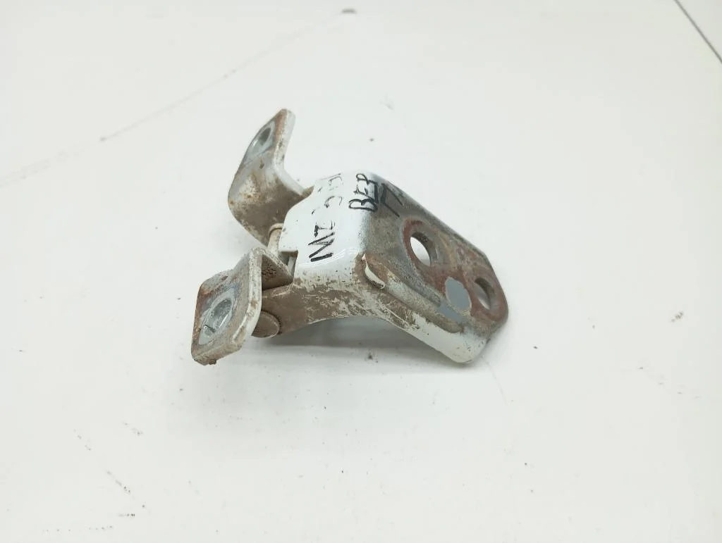 Петля двери передней Mazda 3 BL