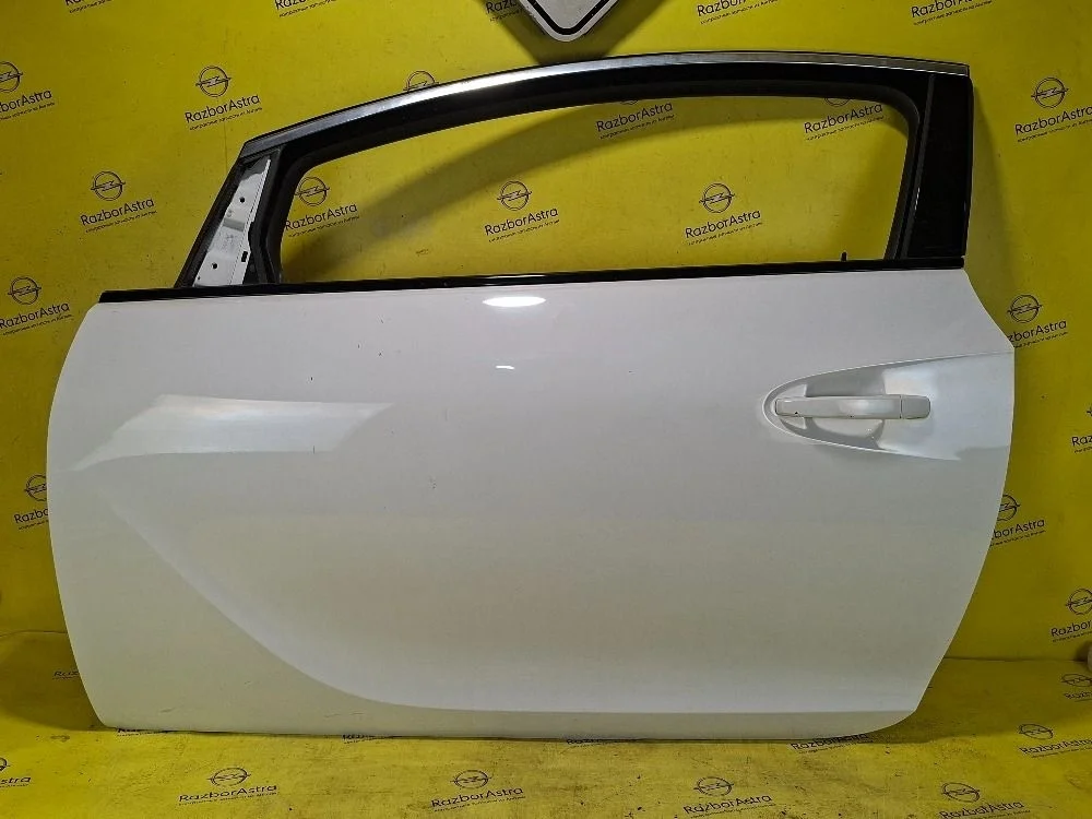 Дверь передняя левая Opel Astra GTC J (2009—2012)