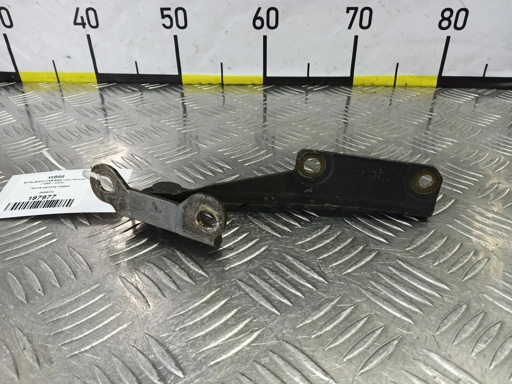 Петля капота левая MITSUBISHI CARISMA I рестайлин