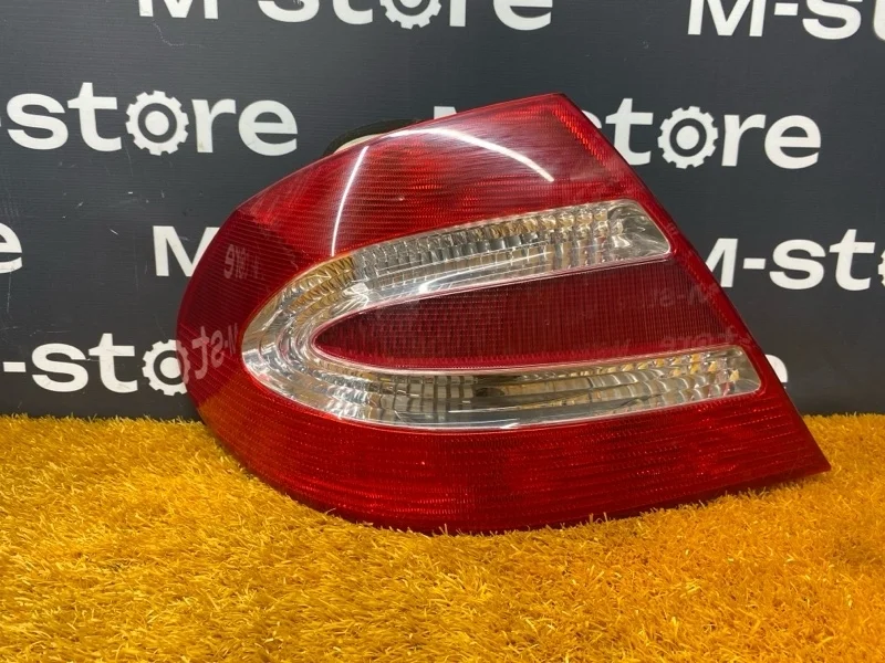 Фонарь задний Mercedes-Benz CLK-Class 2004 A2098200164 C209 112.955, левый