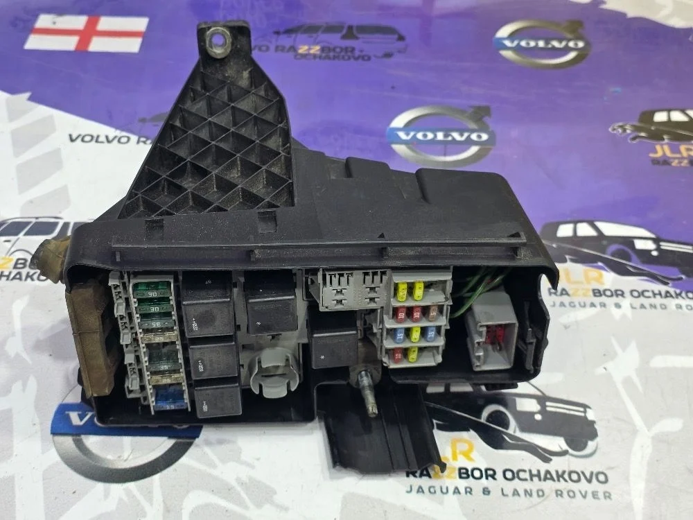 Блок предохранителей Volvo XC70 XC90 S60 30728132 S60 I рестайлинг (2004—2009)