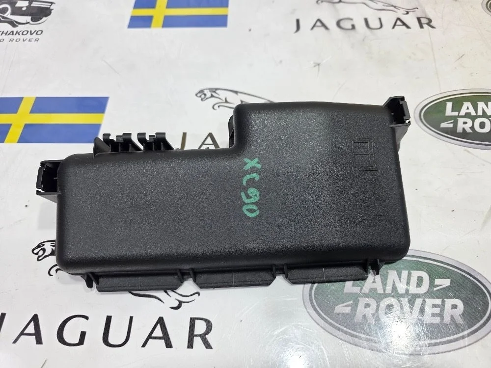 Крышка блока предохранителей Volvo S60 XC70 XC90 V70 II рестайлинг (2004—2007)