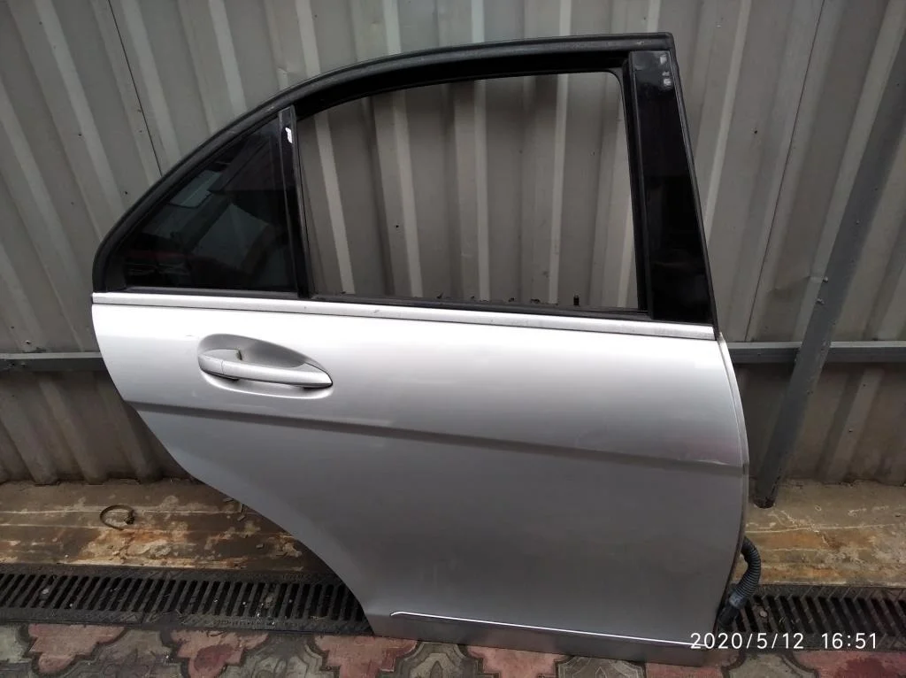 Дверь задняя правая Mercedes-Benz