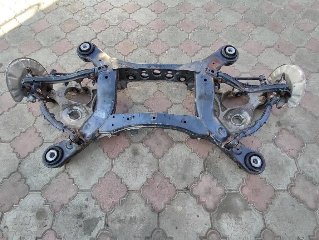 Подрамник задний Mercedes-Benz