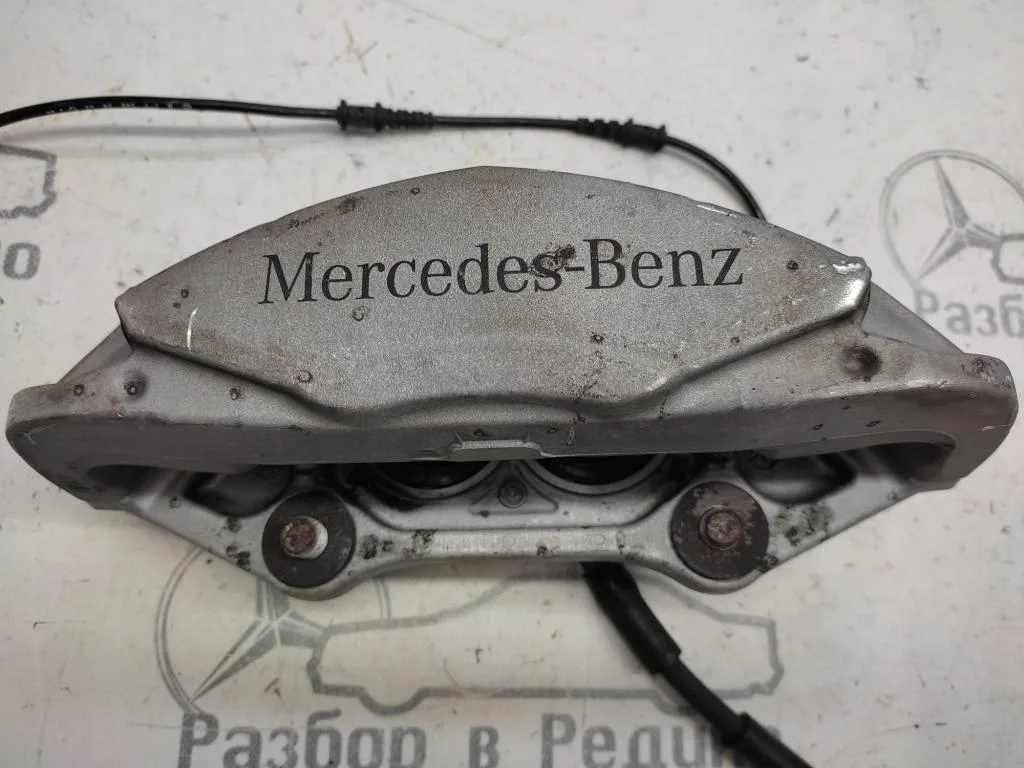 Суппорт передний правый Mercedes-Benz