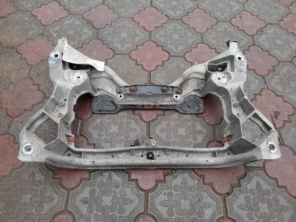 Подрамник передний Mercedes-Benz