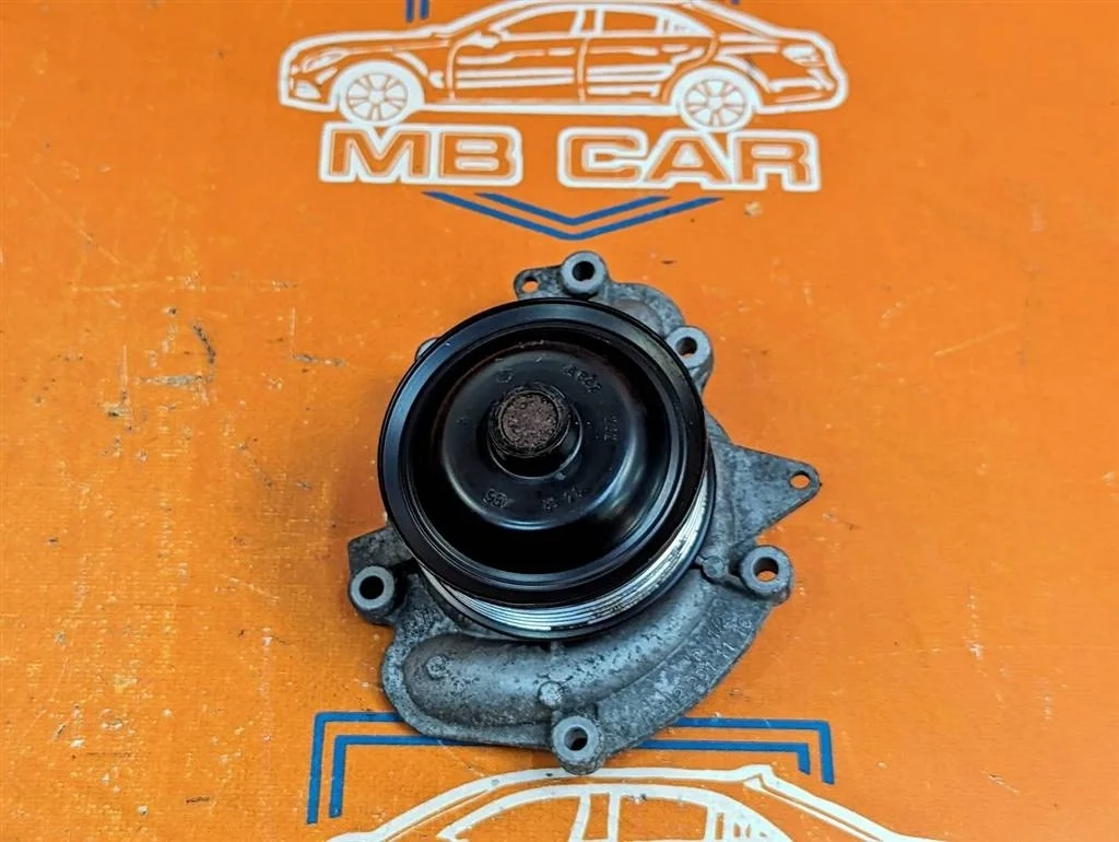 Помпа Mercedes-Benz