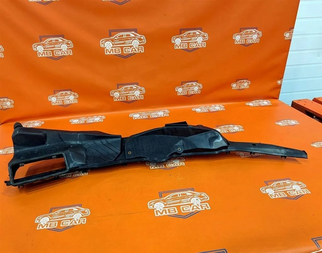 Жабо Mercedes-Benz