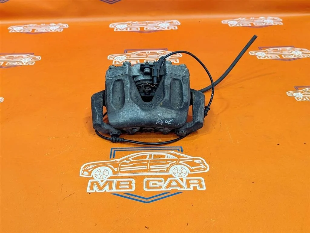 Суппорт передний правый Mercedes-Benz