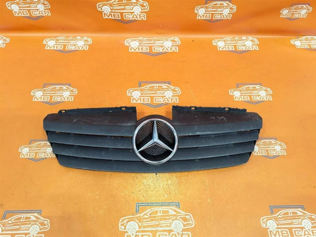 Решетка радиатора Mercedes-Benz