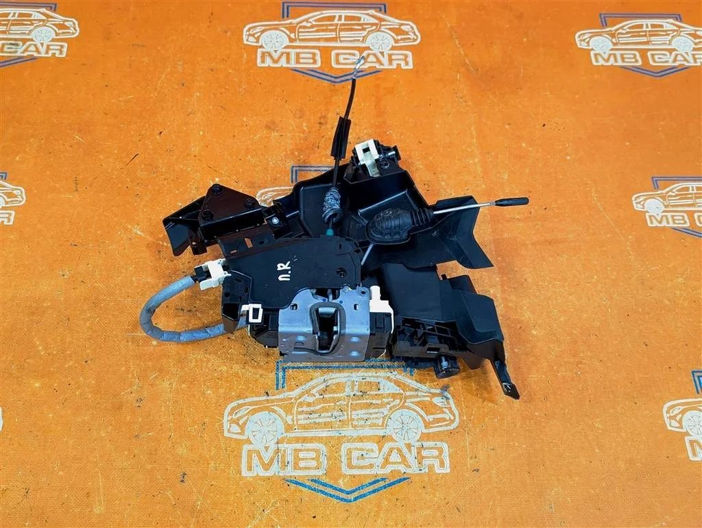 Замок двери передней правой Mercedes-Benz