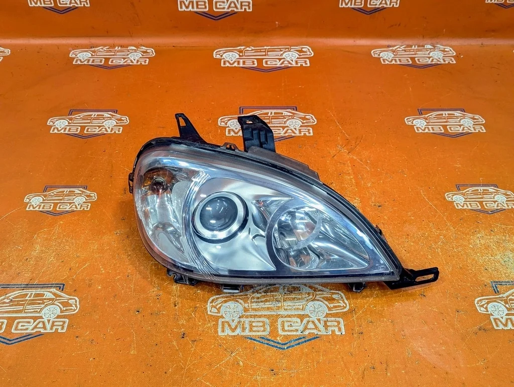 Фара правая Mercedes-Benz
