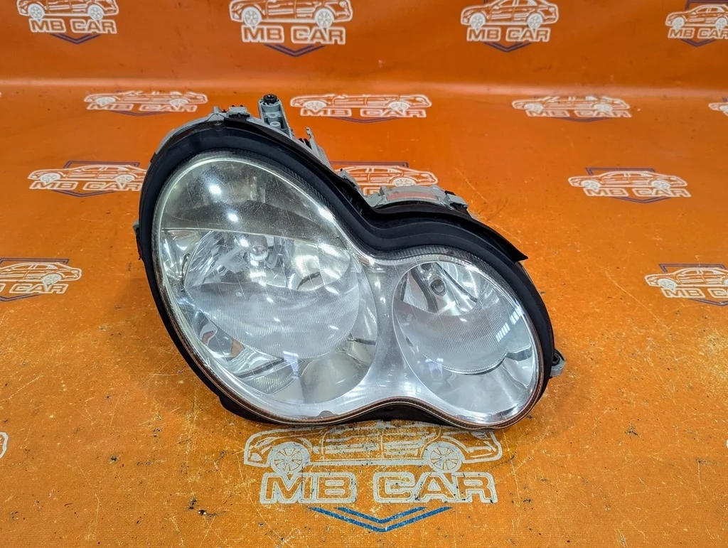 Фара правая Mercedes-Benz