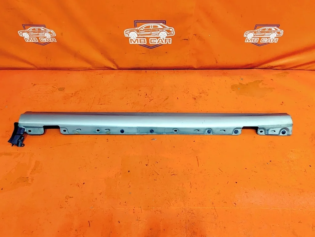 Порог пластиковый правый Mercedes-Benz