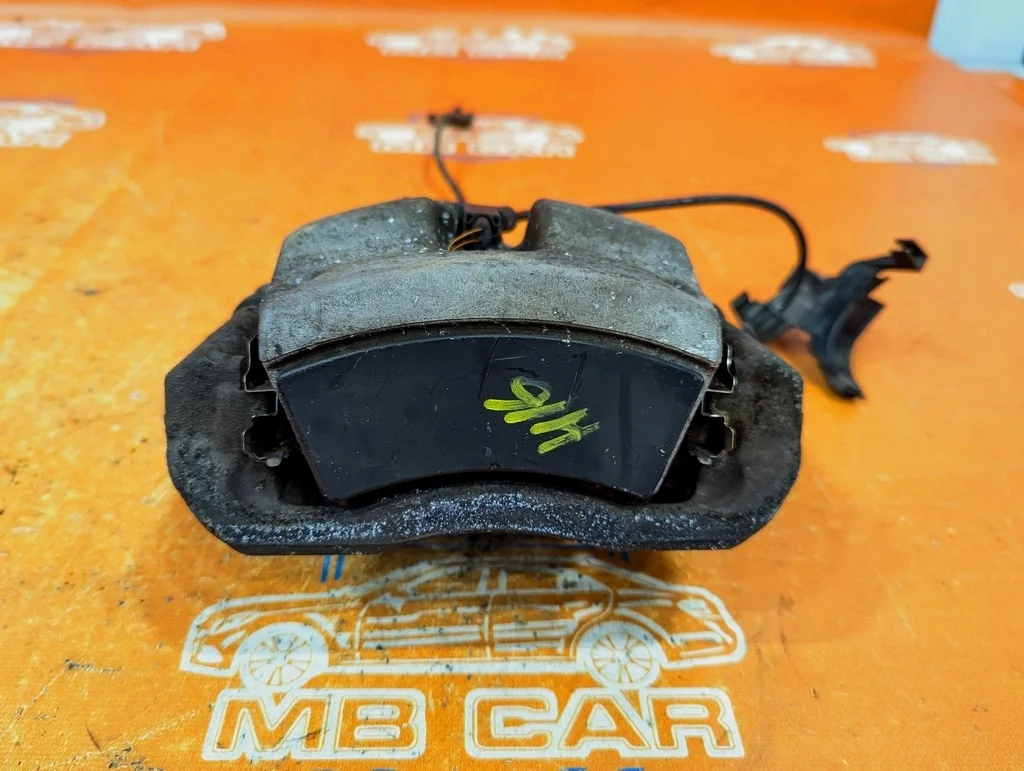 Суппорт передний правый Mercedes-Benz