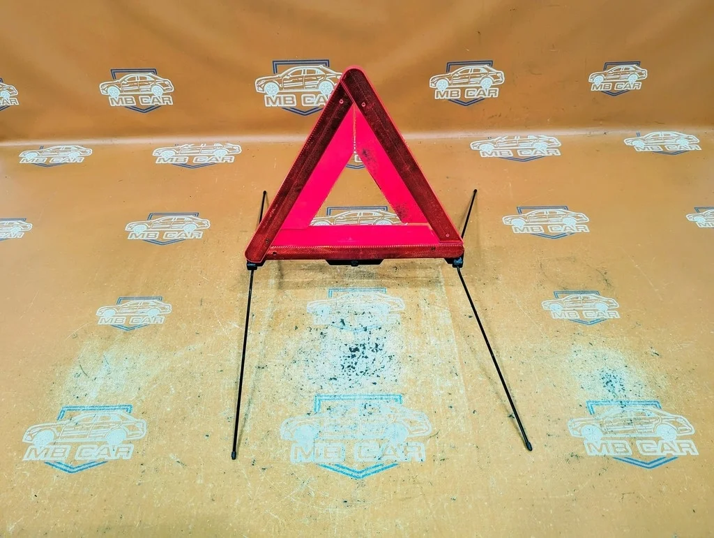 Знак аварийной остановки Mercedes-Benz