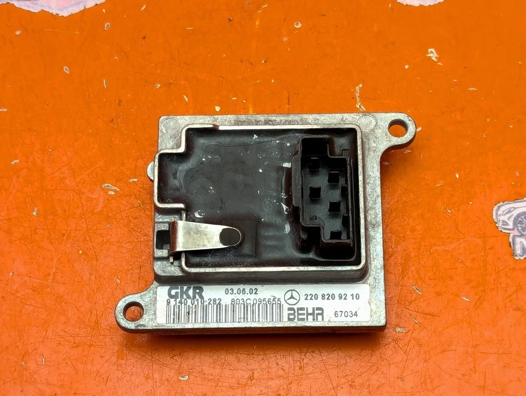 Реле моторчика печки Mercedes-Benz