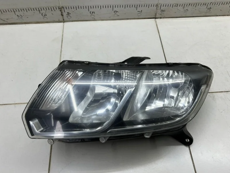 Фара левая Renault Sandero Stepway 2