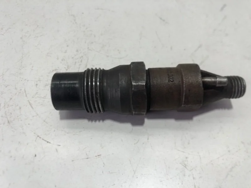 Форсунка топливная Volkswagen Caravelle T4 AAB 2.4