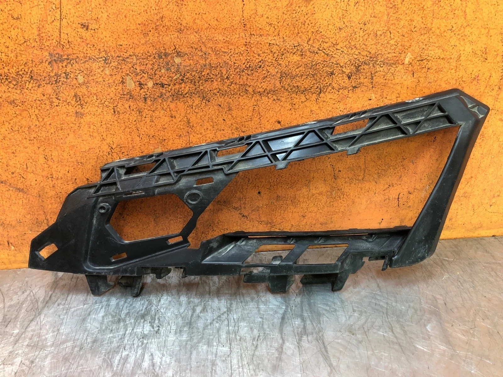 Кронштейн бампера Skoda Kodiaq 2016-нв