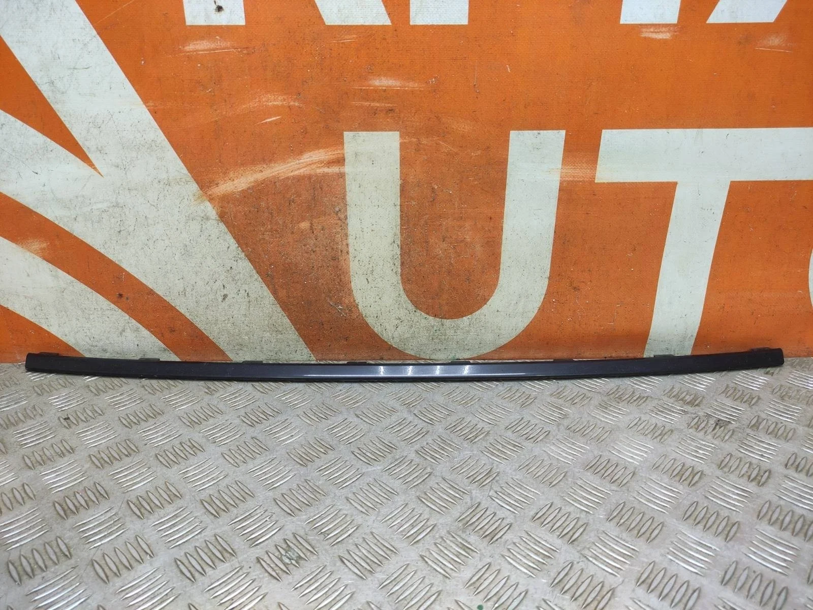 Накладка решетки в бампер Volkswagen Polo 2014-2019 5