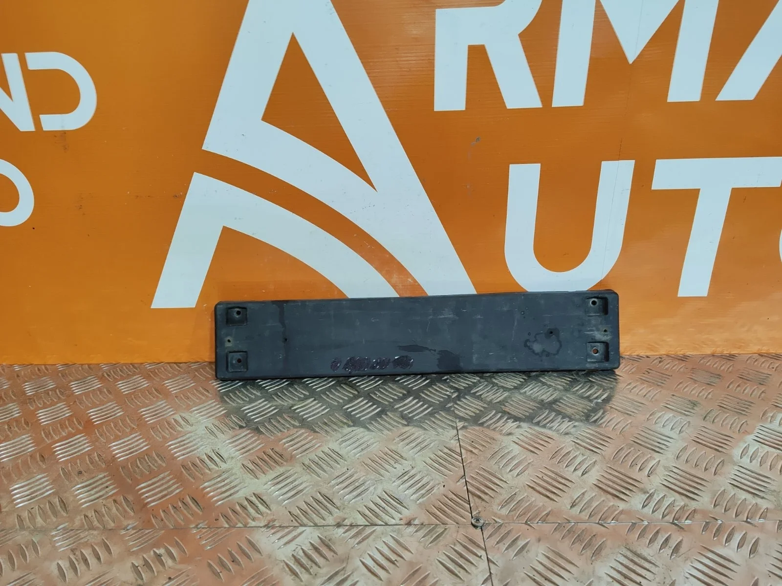 Площадка под гос номер Kia Sorento 2012-2019 XM