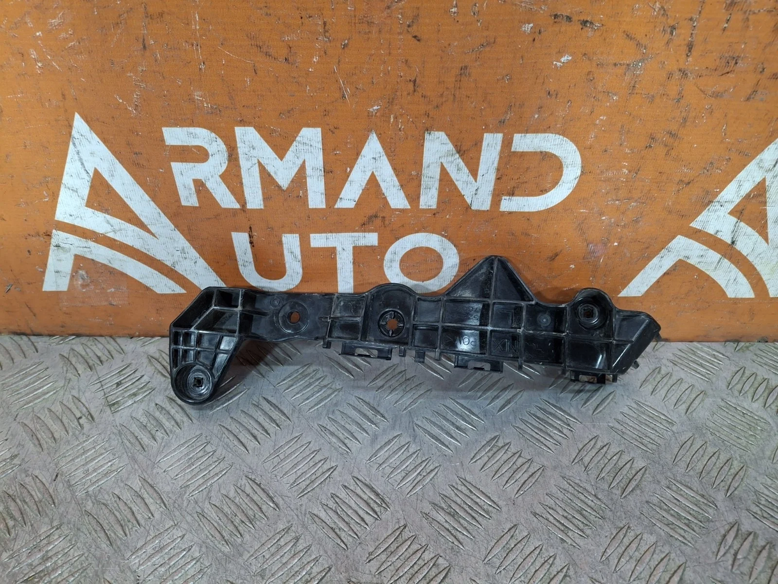 Кронштейн бампера Lexus NX 2014-2021