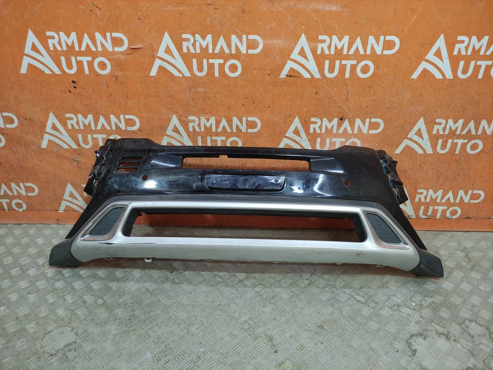 Накладка бампера верхняя Mitsubishi Outlander 2018-нв 3