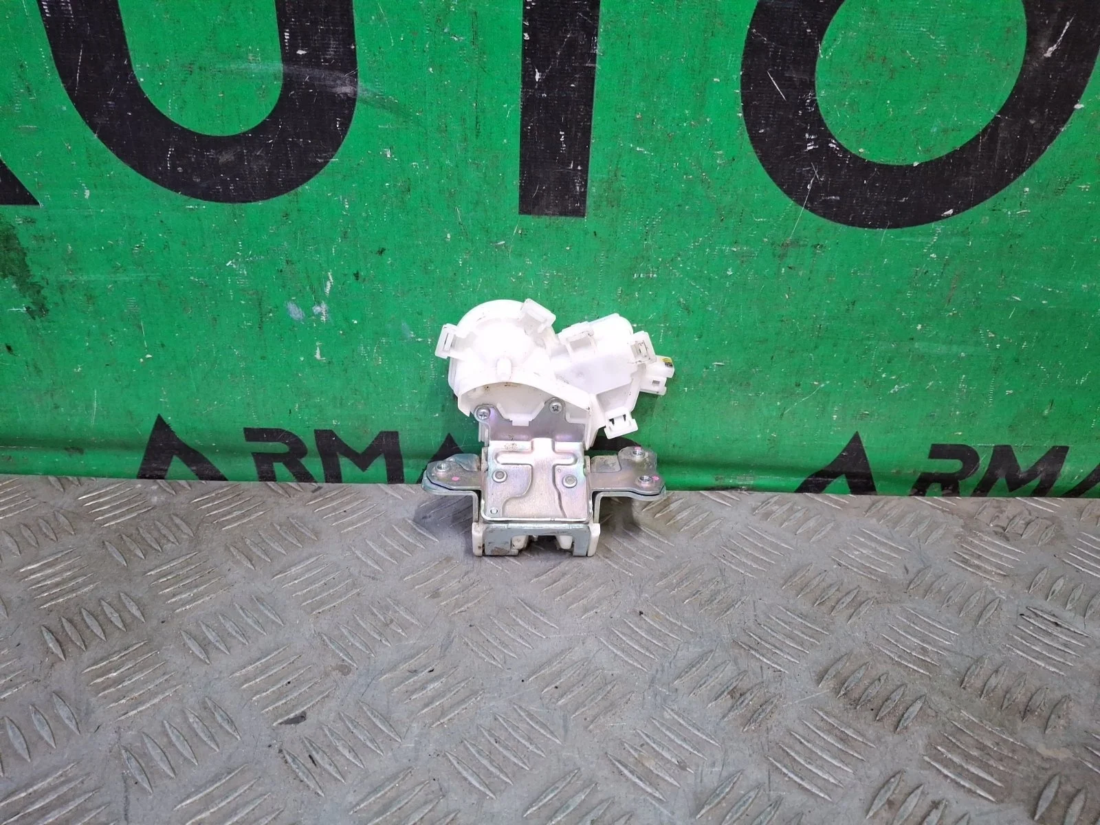 Замок двери багажника Mitsubishi Outlander 2012-нв 3