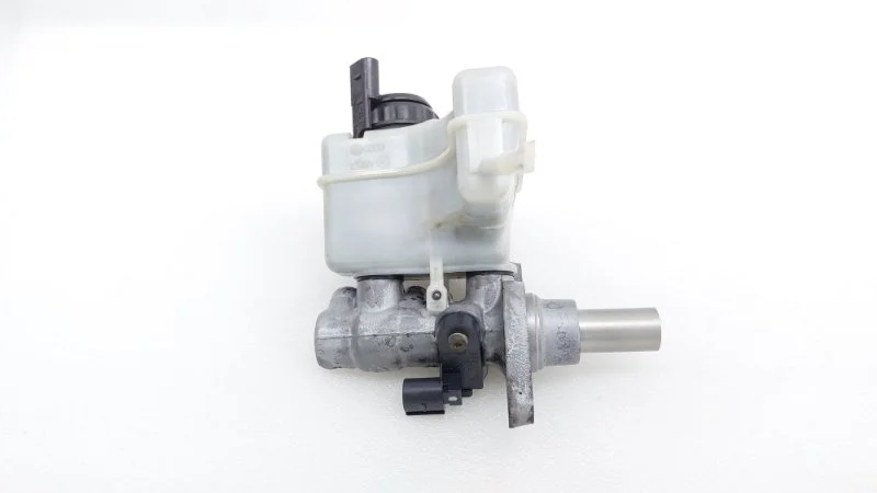 Главный тормозной цилиндр Volkswagen Passat CC 2013 358