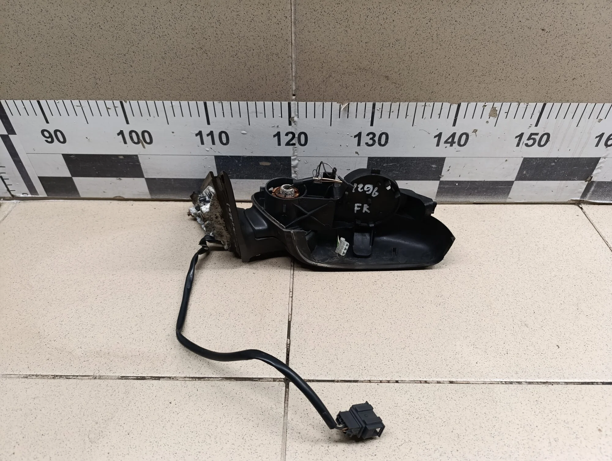 Кронштейн зеркала наружного правый Fabia 2007-2015