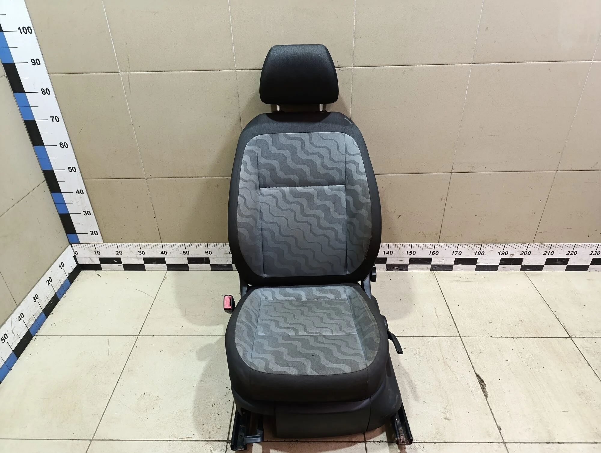 Сиденье переднее левое Fabia 2007-2015