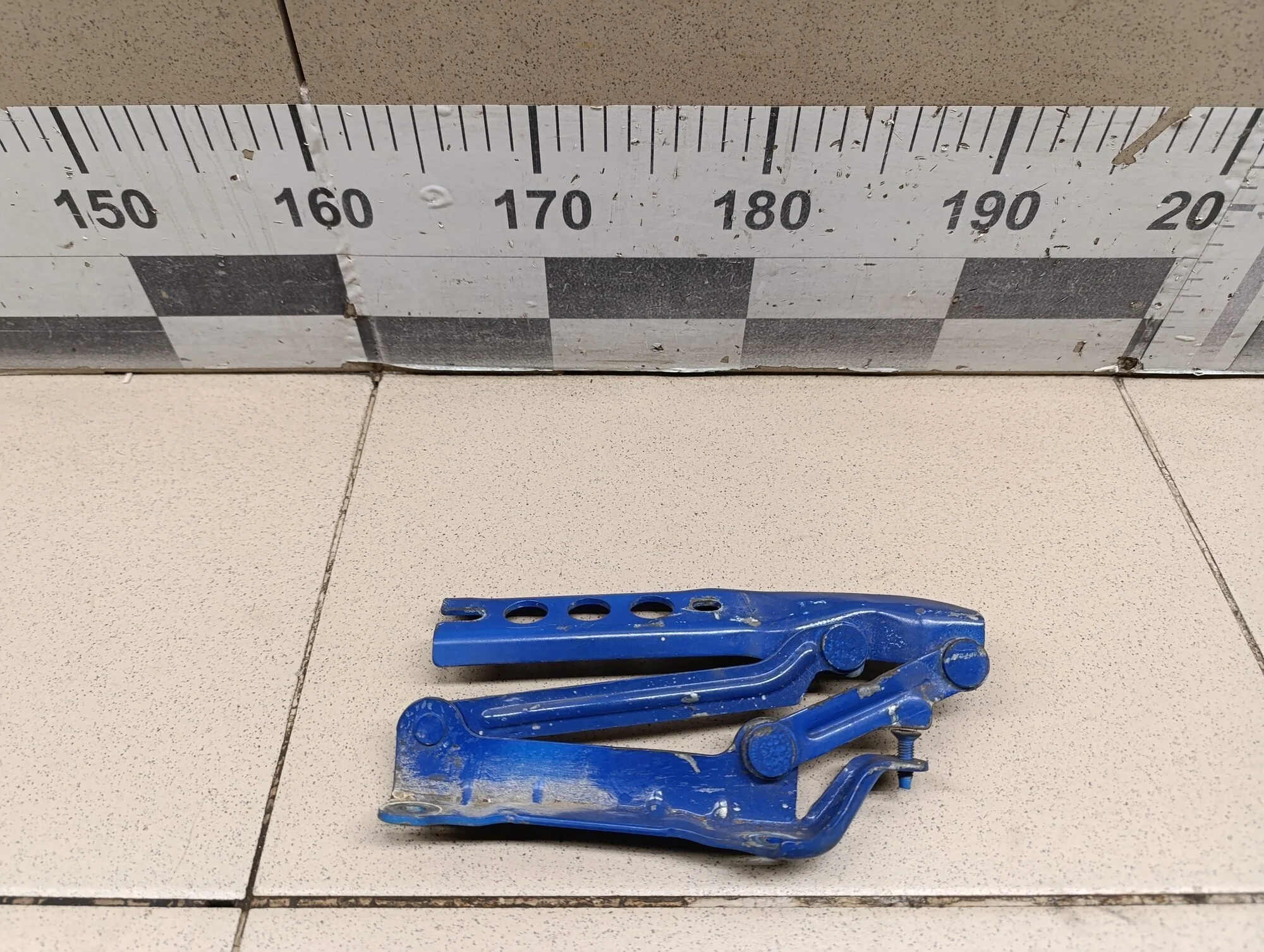 Петля капота левая Fabia 1999-2006