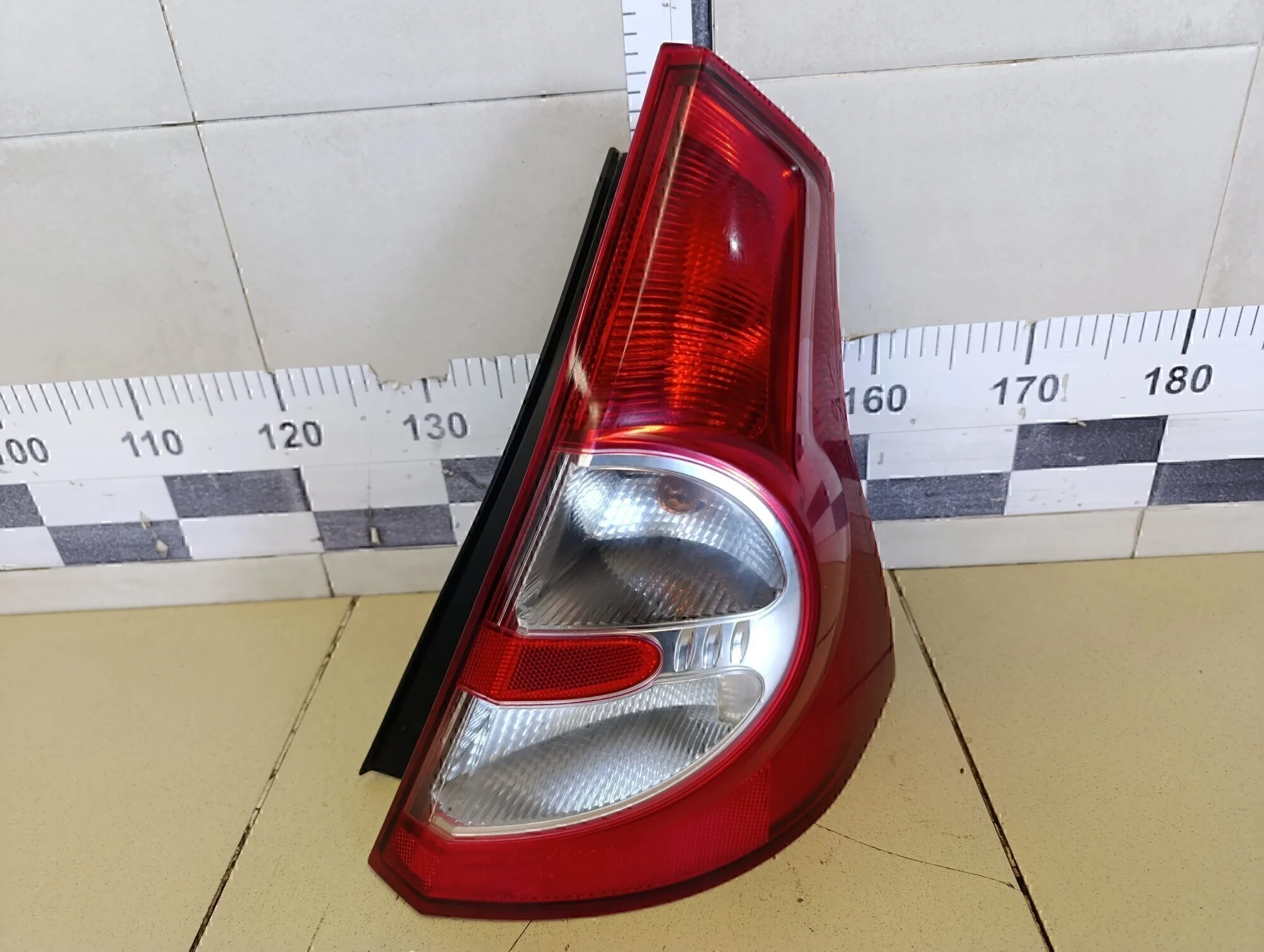 Фонарь задний правый Sandero 2009-2014