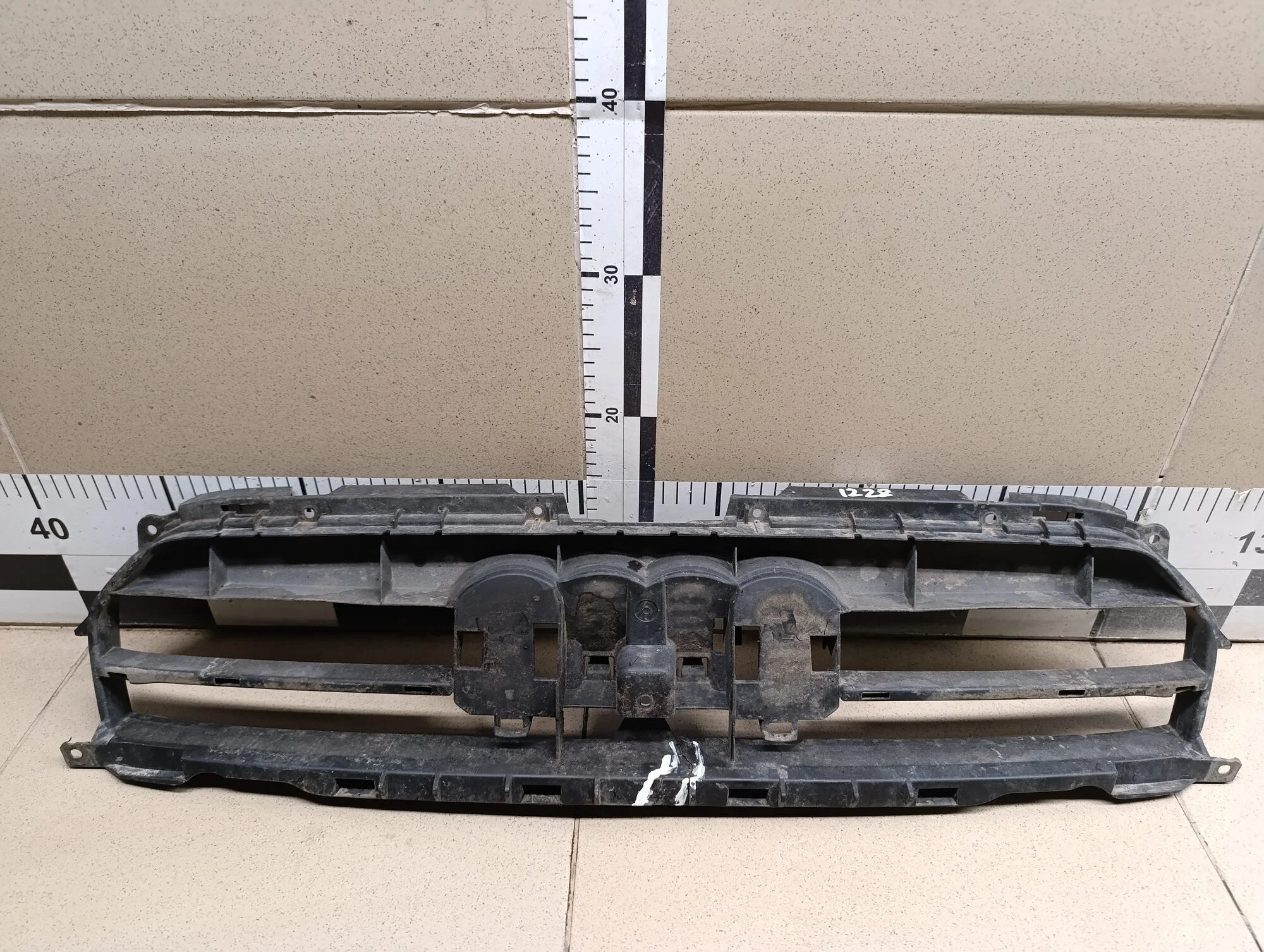 Кронштейн решетки радиатора A4 [B8] 2007-2015